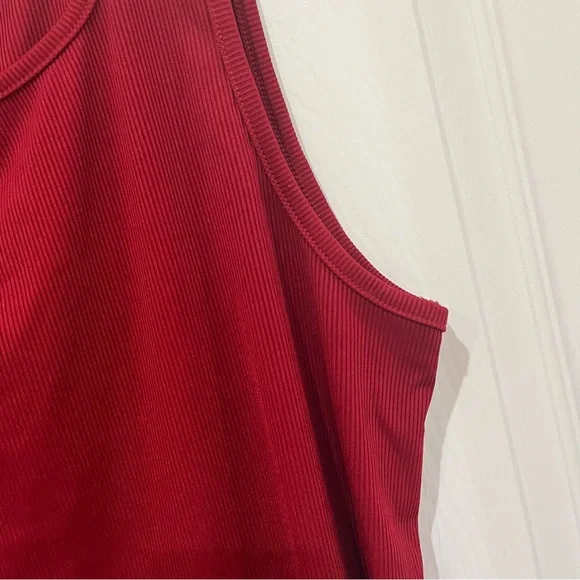 Red Ribbed Cropped Tank - Picture 3 of 6
